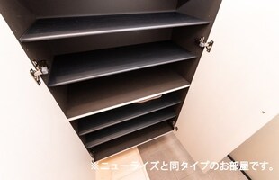 三箇６丁目アパート西側の物件内観写真